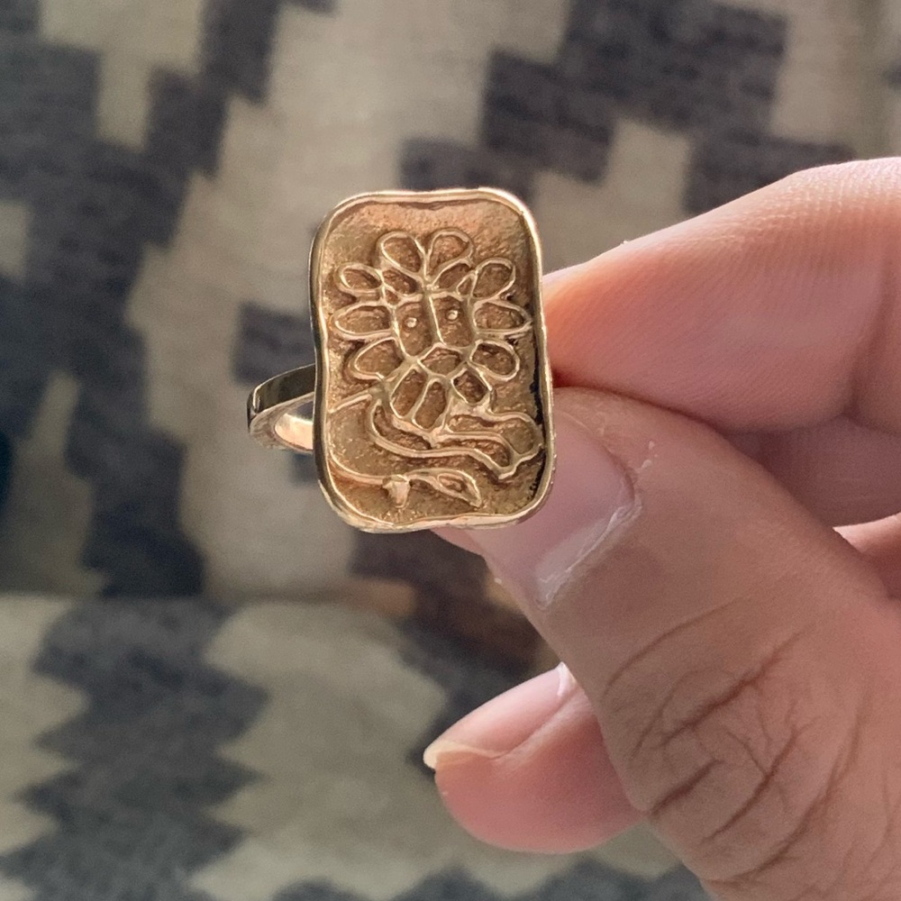 10K gold Lion Ring